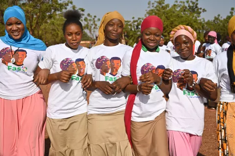 يشارك الشباب في بوركينا فاسو في "Caravane Faso Jeunes"، وهي حملة ترويجية تجمع المراهقين معًا لزيادة فرص المشاركة وتعلم المهارات.
