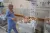 نقل أطفال تم إنقاذهم من مستشفى الشفاء في شمال قطاع غزة إلى مستشفى الهلال الإماراتي في رفح.